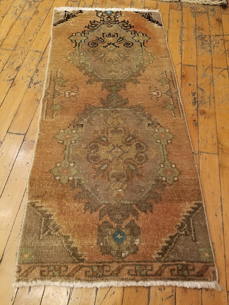 Beautiful Primitive Antique 1900-1930's Wool Pile, Vegy Dye, Rug 1’4”x 3’