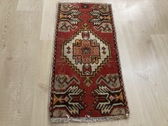 Red rug, Turkish rug, Vintage small rug, Handmade rug, Doormat, 1.4 x 2.7 ft
