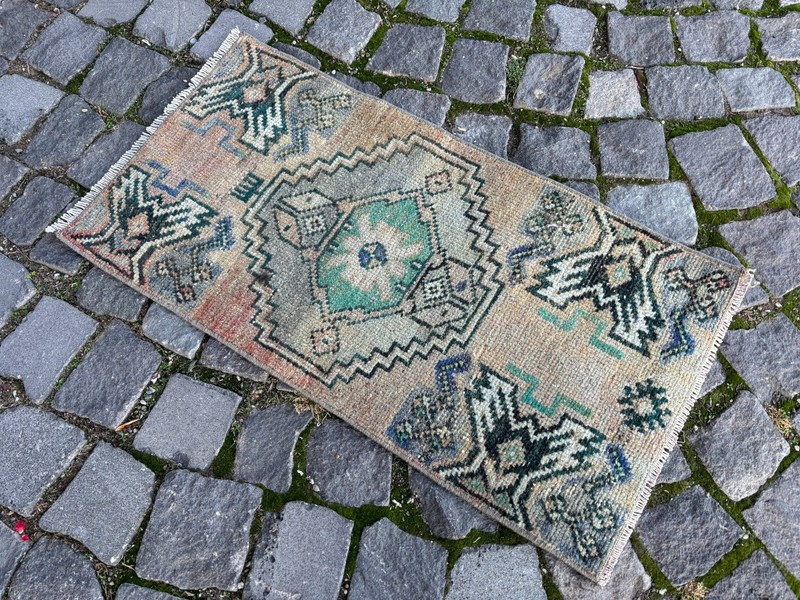 Turkish Small ug, Vintage rug, Handmade wool rug, Entryway rug 1,3 x 2,5 ft gallery