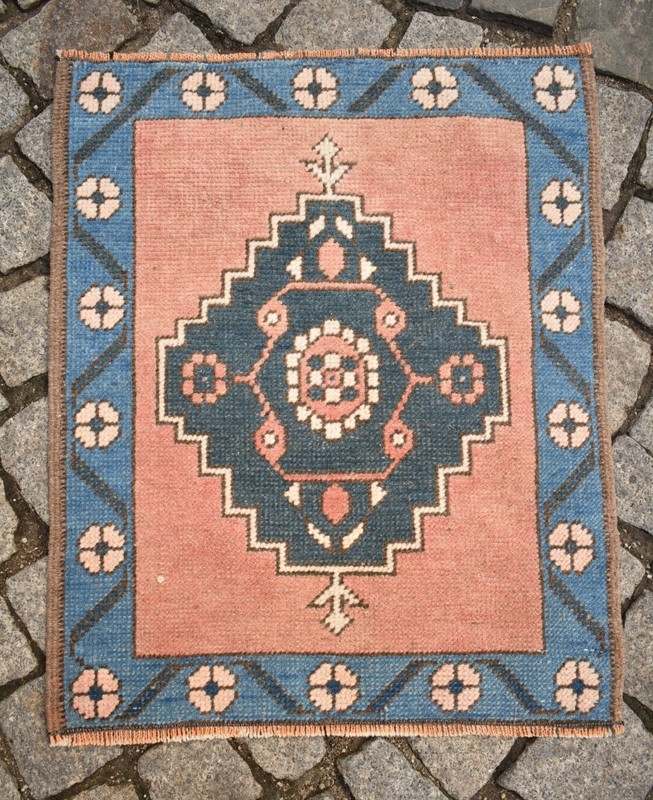 TURKISH RUG 21'' x 25'' VINTAGE ANATOLIAN HAND KNOTTED OUSHAK RUG MUTED DYE RUG gallery