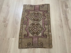 Vintage Turkish Accent Rug 1.7×2.6 Ft Handmade Wool Entryway Area Rug Decor