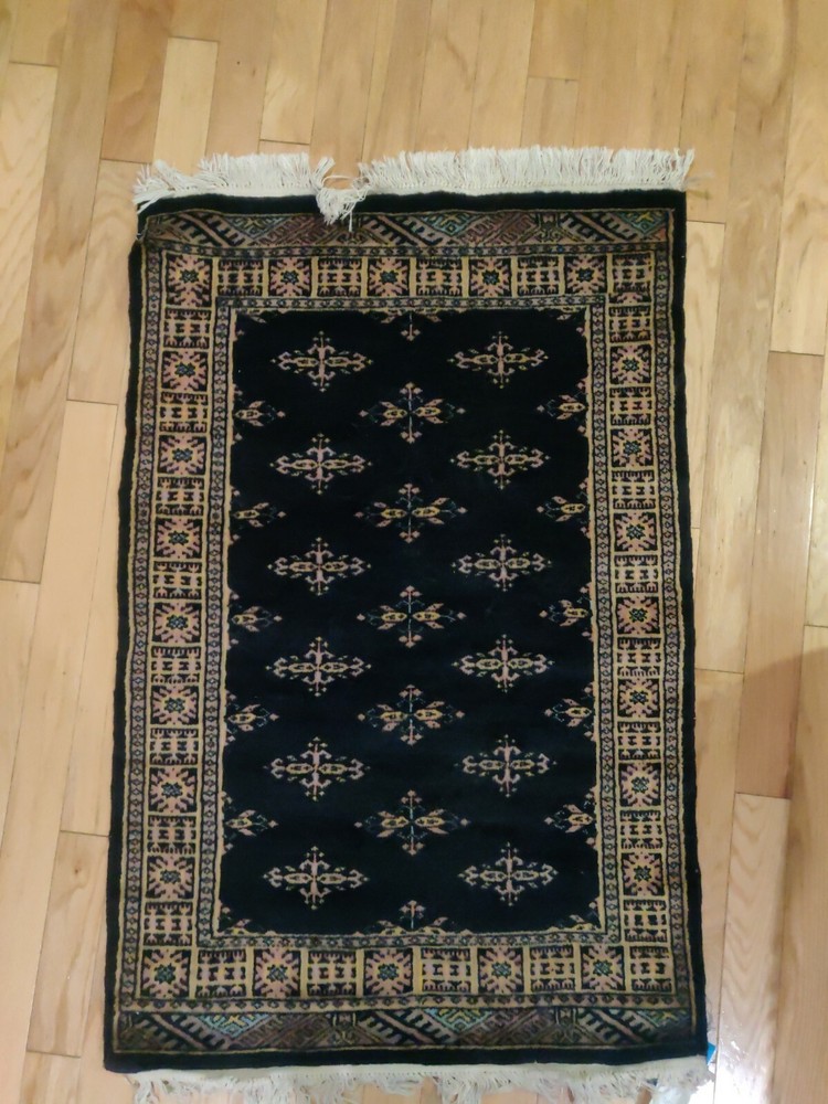 Pakistan Bokhara Rug Excellent condition Mori Weave Navy and Tan Colors