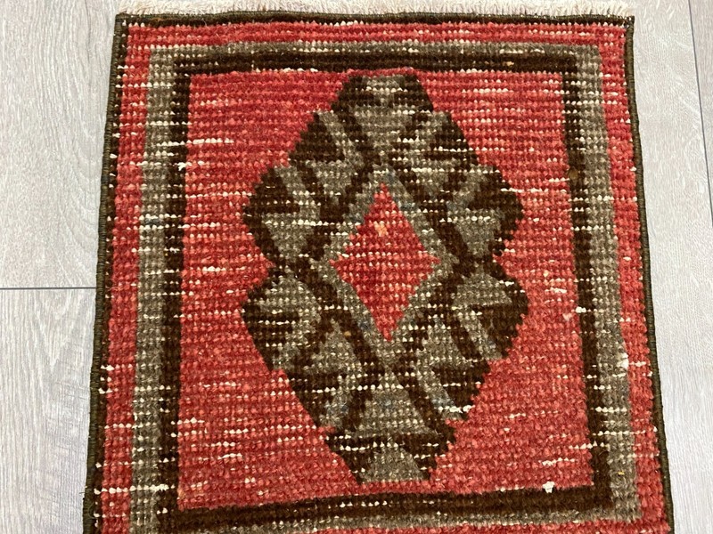 Handwoven Pink Area Rug 1.4x1.4 ft Oushak Floral Small Square Rug gallery