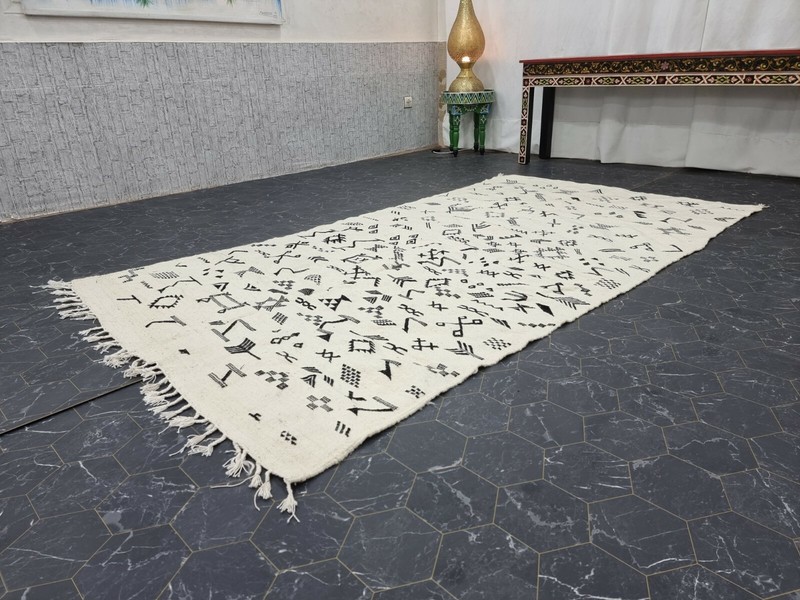 Moroccan Handmade Kilim Zanafi Rug 4'4"x8'3" Berber Abstract White Black Carpet gallery