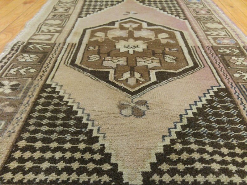 Beautiful Vintage 1950-1960s Wool Pile 2'5"×4'9 Natural Dyes Ushak Love Bird Rug gallery