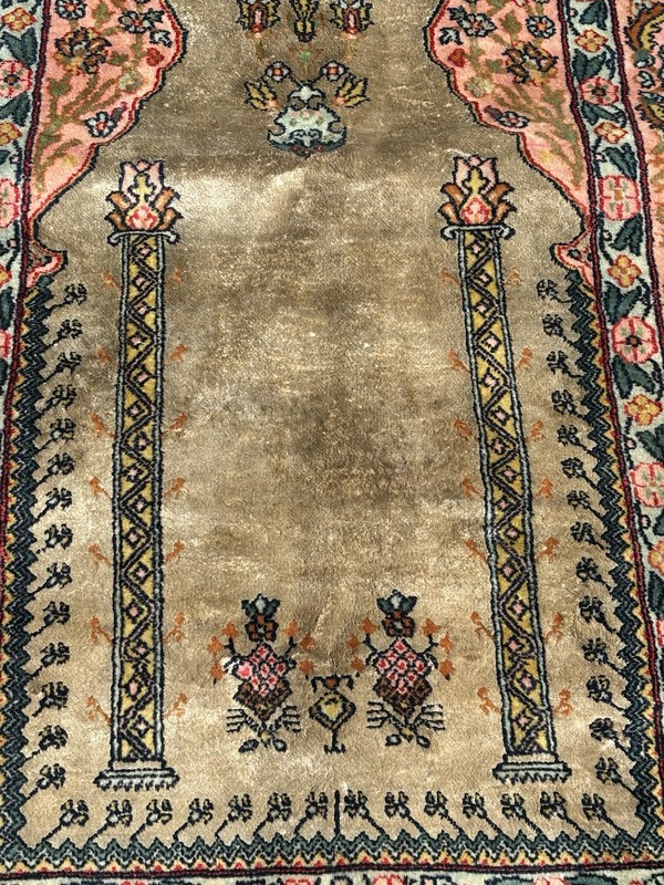 Turkish Silk Rug 2.6 x 4, Medallion, Pink and Ivory, Fine, Silk gallery
