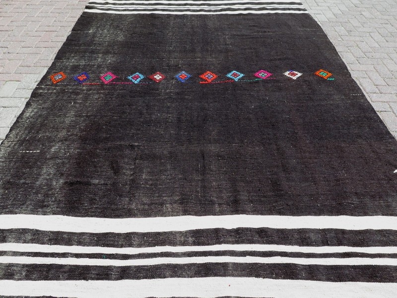 Oversize Rug Black Rug Vintage Turkish Kilim Ethnic Floor Rug Wool Rugs 91"X140" gallery