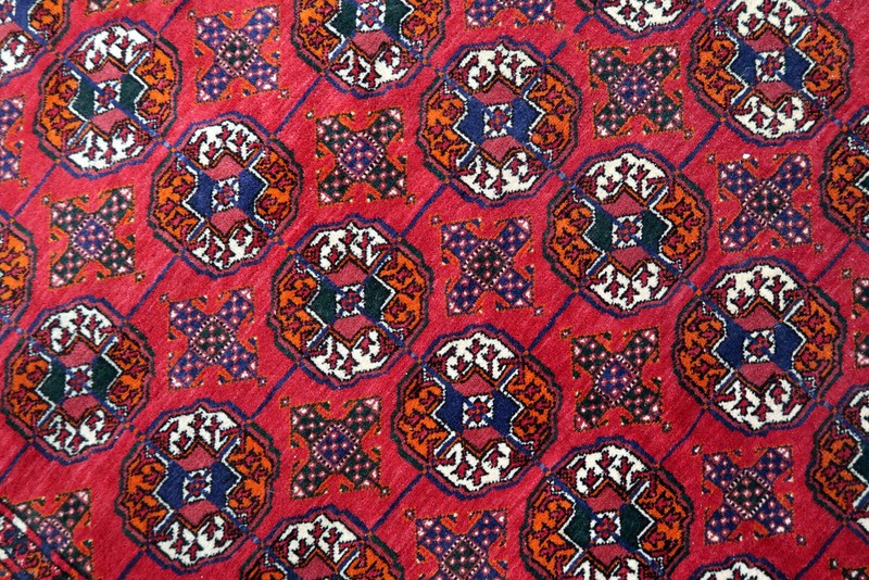 Handmade vintage Turkmen Tekke rug 4.1' x 6.1' (126cm x 188cm) 1960s - 1C912 gallery