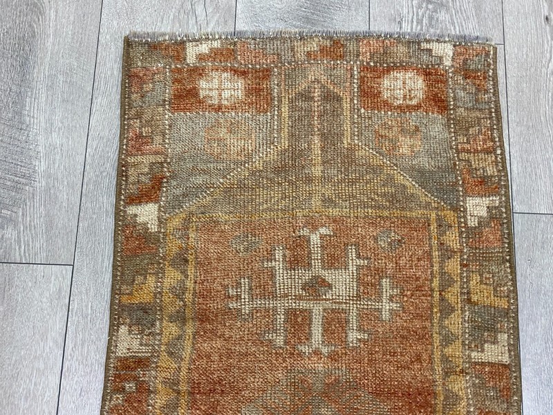 Faded Terracotta Turkish Anatolian Rug 1.7x3.5 Ft Handmade Geometric Small gallery