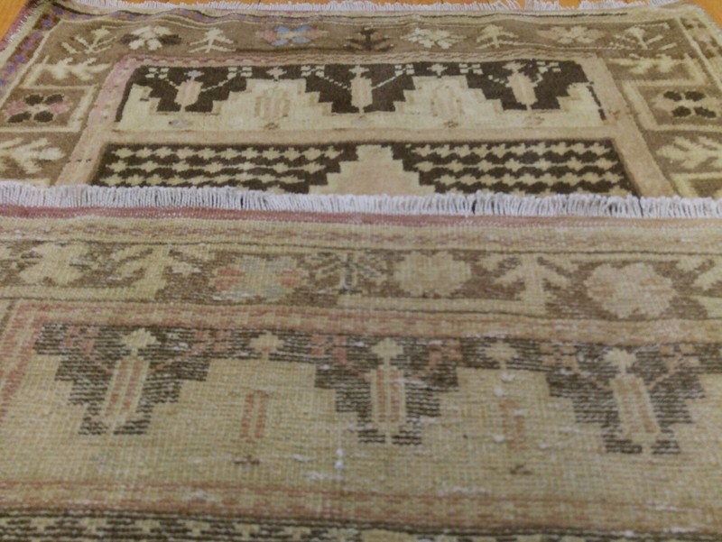 Beautiful Vintage 1950-1960s Wool Pile 2'5"×4'9 Natural Dyes Ushak Love Bird Rug gallery