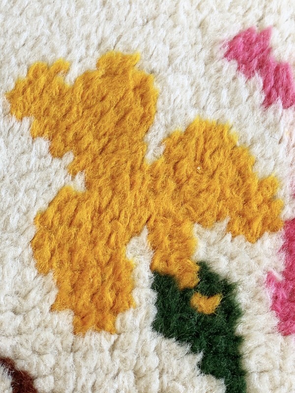 Vintage Hand Made American Hooked Rug Wool ~ Flowers ~ Floral 4'5" x 2'2" gallery