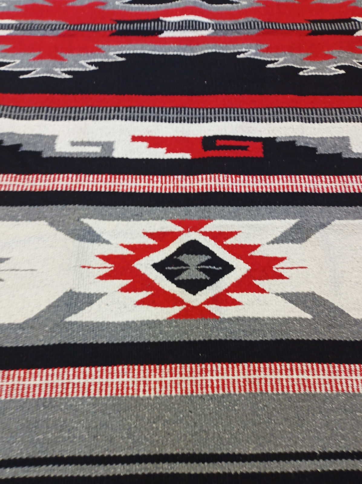Handwoven Southwest Design Acrylic Rug; 4'x6' gallery