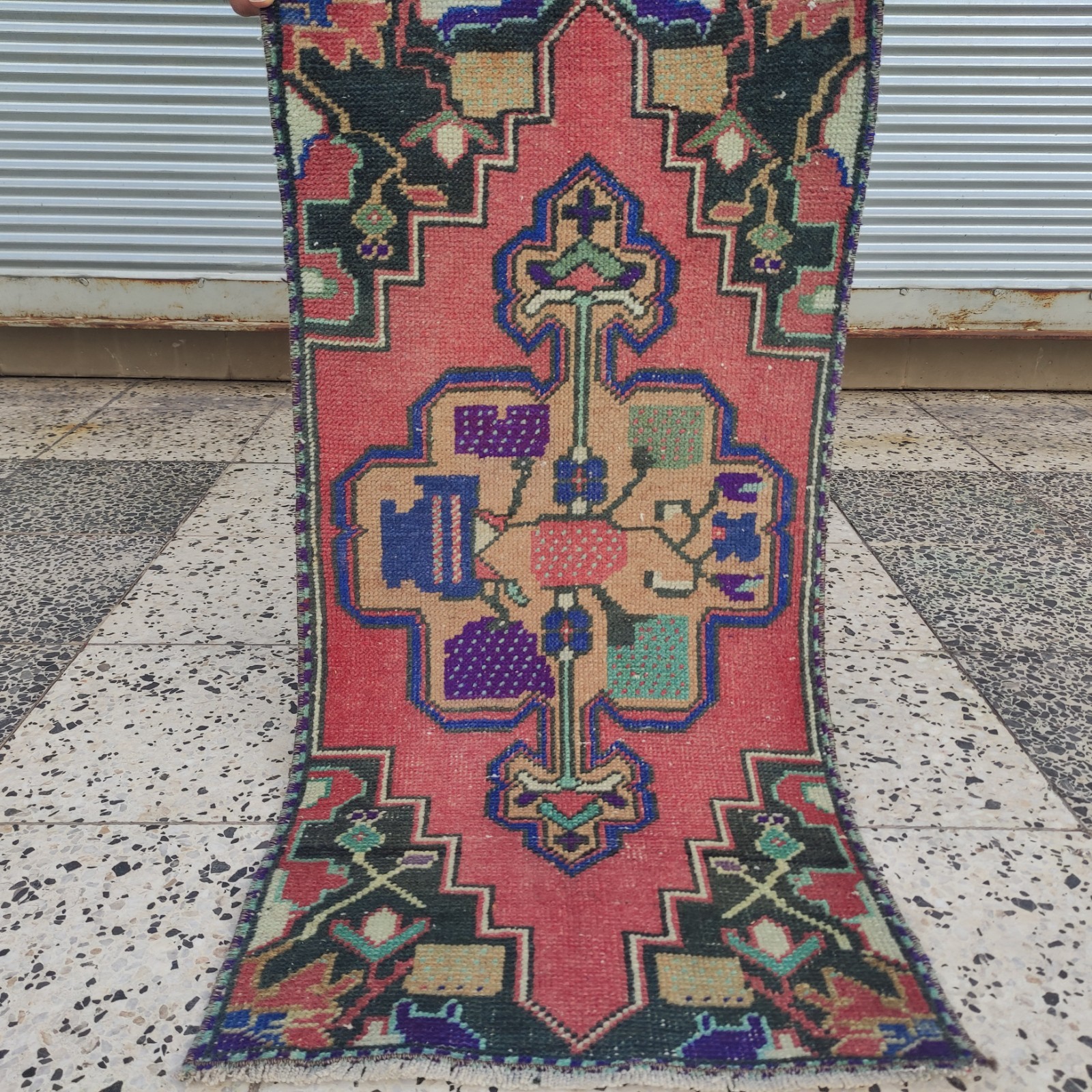 Vase cross motif 2x3 Turkish Vintage Small Rug 47x96 cm Bath Mat 1.54 x 3.15 ft gallery