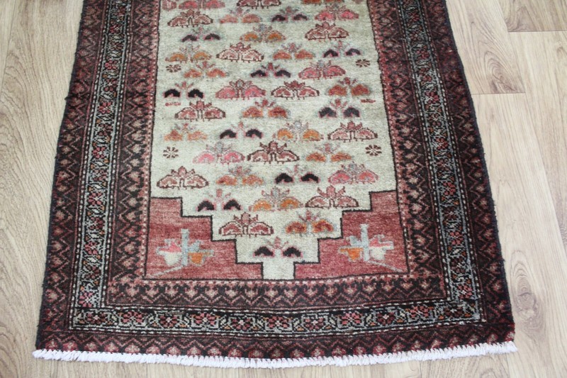 ANTIQUE ORIENTAL TRIBAL RUG, FLORAL DESIGN 132 x 67 cm gallery
