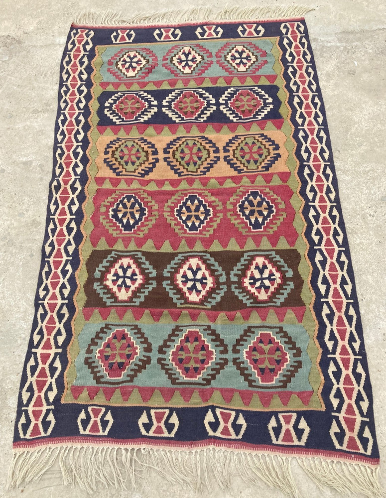 Vintage Traditional Handmade Beautiful Turkish Kilim Floor Rug Carpet 171x105 cm
