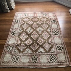 Vintage Turkish Rug: Pink & Brown Diamond Pattern | 4’4″x5’7″