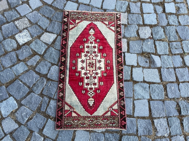 Turkish Vintage Small Rug Handmade Wool Bohemian Bath Mat Rug 1,5 x 2,8 ft gallery