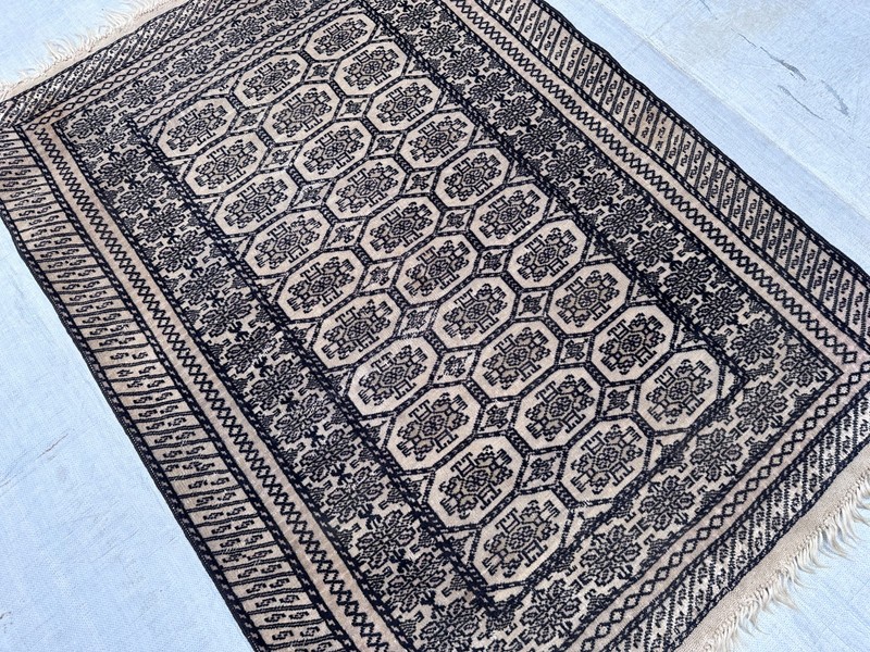 COLLECTORS' ITEM SEMI ANTIQUE BUHARA GEOMETRIC PATTERN FINE WOVEN TRIBAL CARPET gallery