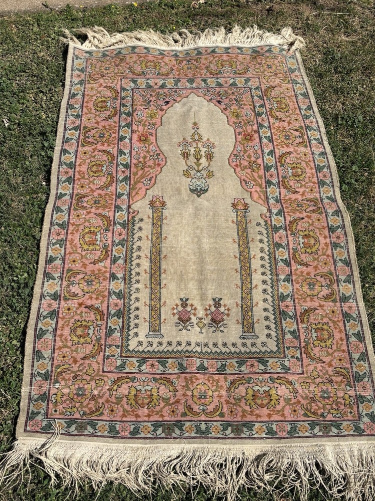 Turkish Silk Rug 2.6 x 4, Medallion, Pink and Ivory, Fine, Silk