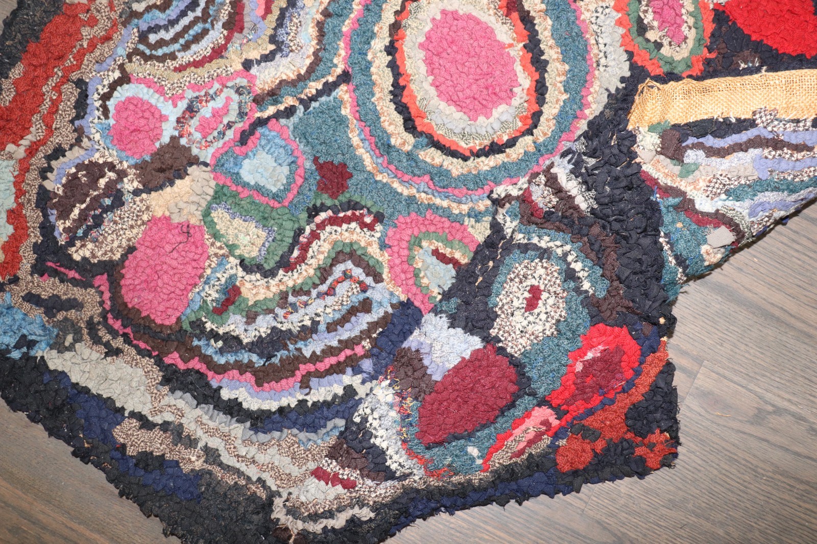 Vintage Psychedelic Floral American Hook Hooked Square Rug Size 2'10''x3'2'' gallery