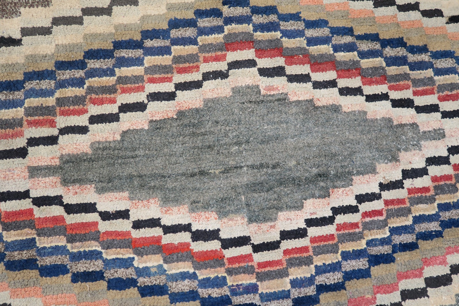 Primitive Antique American Hand Made Hooked Rug Wool on Burlap - 2'10 x 4' gallery