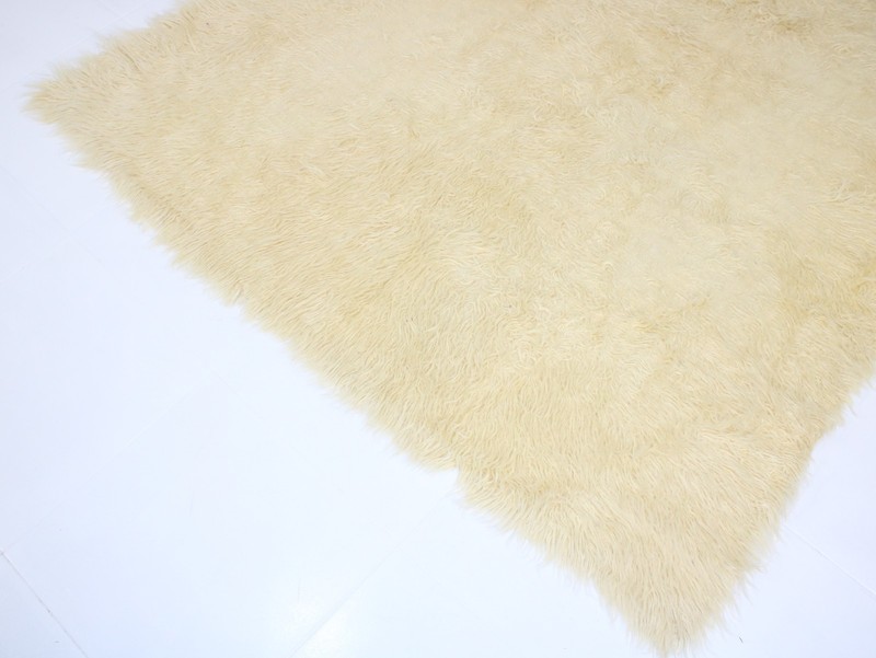 Vintage Hand Woven Shaggy Sheepskin Rug Natural Ivory Wool 5.5x6.6 ft gallery