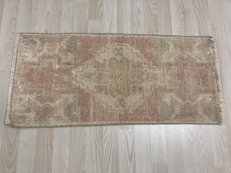 Small Pink rug, Turkish rug, Vintage Rug, Bath rug, Doormat rug, 1.3 x 2.9 ft gallery