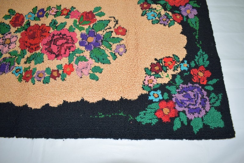 VINTAGE HANDMADE HOOKED RUG FLORAL FLOOR/WALL DECOR FOLK ART 45” x 26” gallery