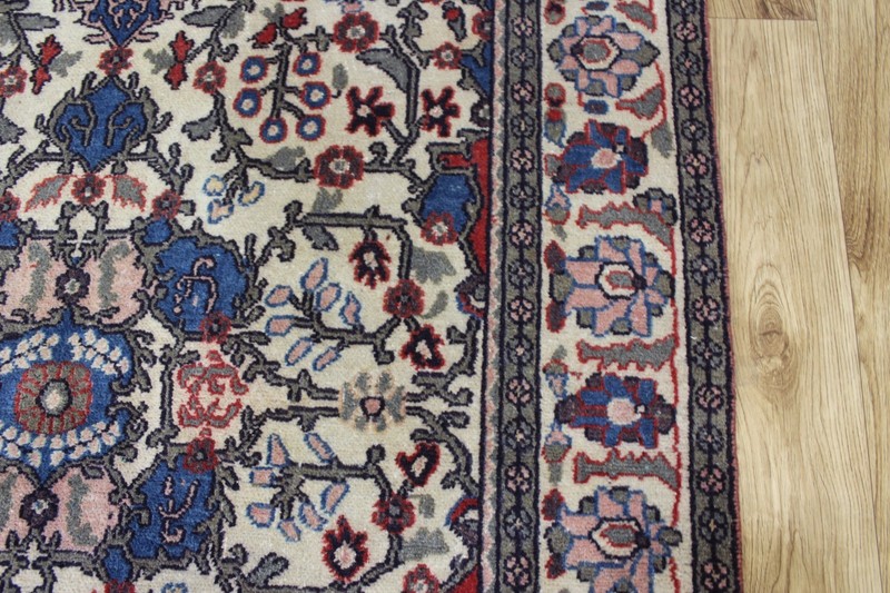 Fine vintage handmade oriental rug with beautifully drawn floral 198 x 125 cm gallery