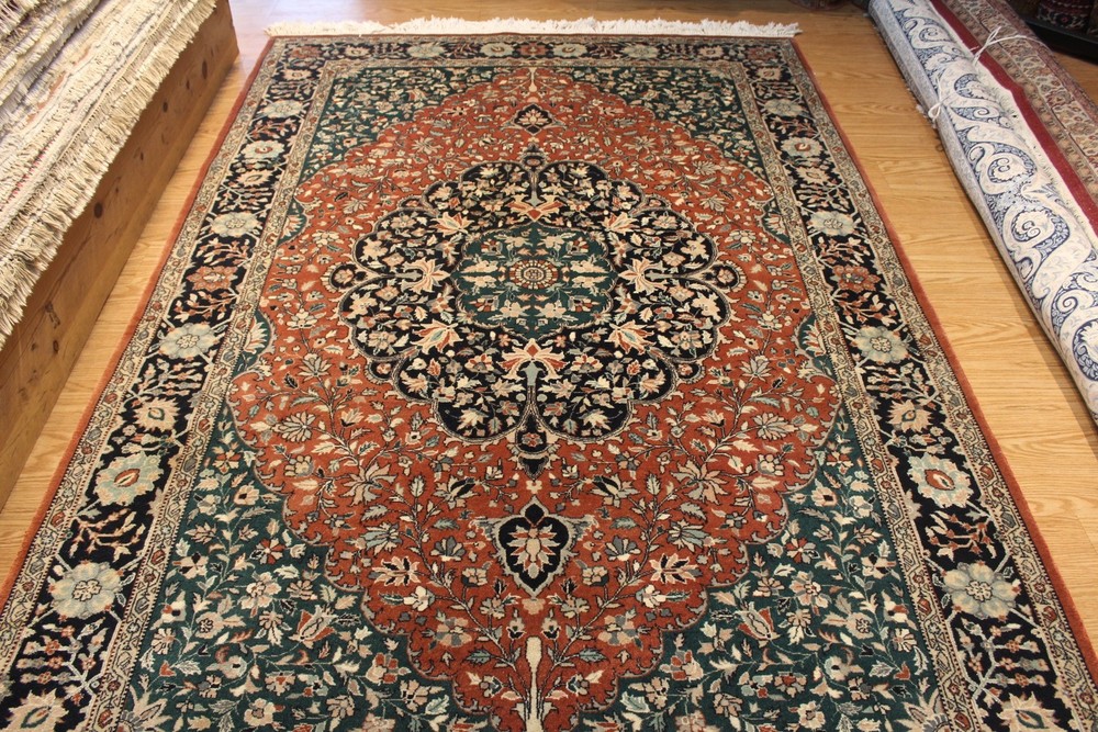 LIMITED OFFER ON 9' X 6' Handmade HAND KNOTTED Traditional Wool rug ONLY ONE