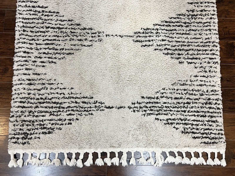Shag Rug 5x8 Off White Black Modern Contemporary Area Rug Moroccan Style nuLoom gallery
