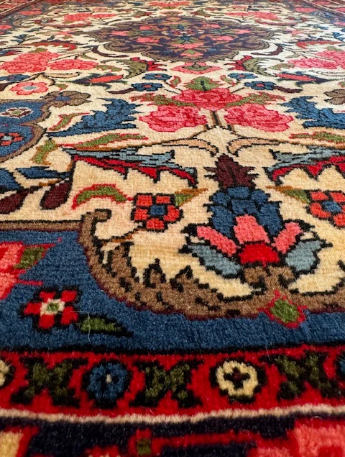 Finely Knotted Handmade Kashawn Rug Mint Condition Highest Quality (4'6 X 3'4) gallery