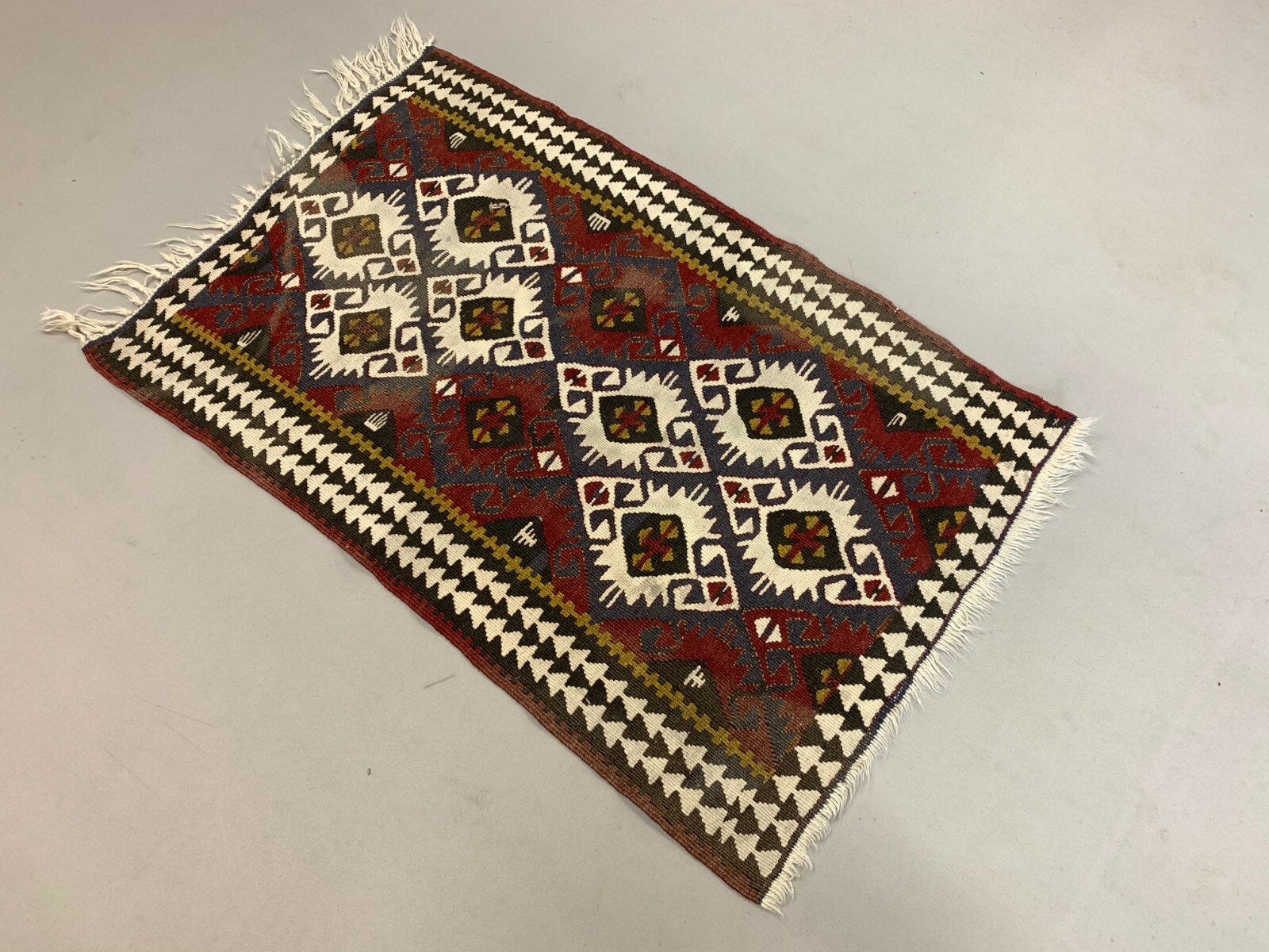 Small Vintage Turkish Kilim 98x63 cm Wool Kelim Rug Red Blue Black gallery
