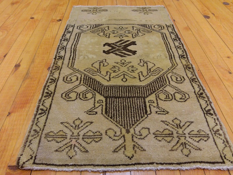 Beautiful Vintage 1950-1960s Wool Pile Natural Dyes Ushak Love Bird Rug 1’7”x 3’ gallery