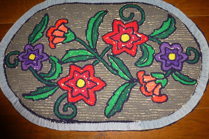 Vintage Folk Art Hand Hooked Floral Oval Rug~~ 21.5 x 33 gallery
