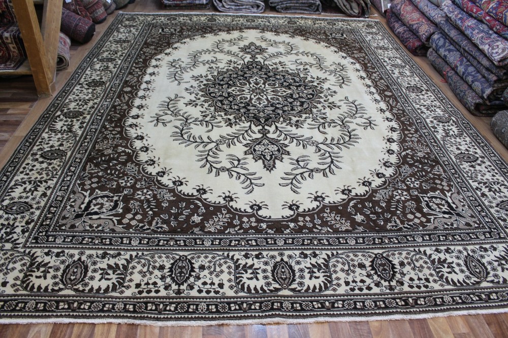 Large Handmade Oriental Wool Rug 400 x 310 cm (13’1” x 10’2”) Floral Medallion