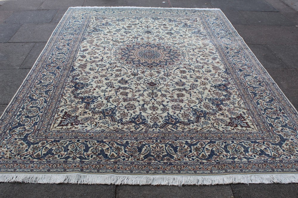 Fine Vintage Hand Made Traditional Oriental Wool White Carpet 312x210cm