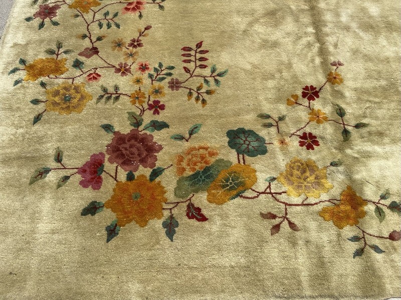 AN ATTRACTIVE LIME GREEN CHINESE ART DECO RUG gallery