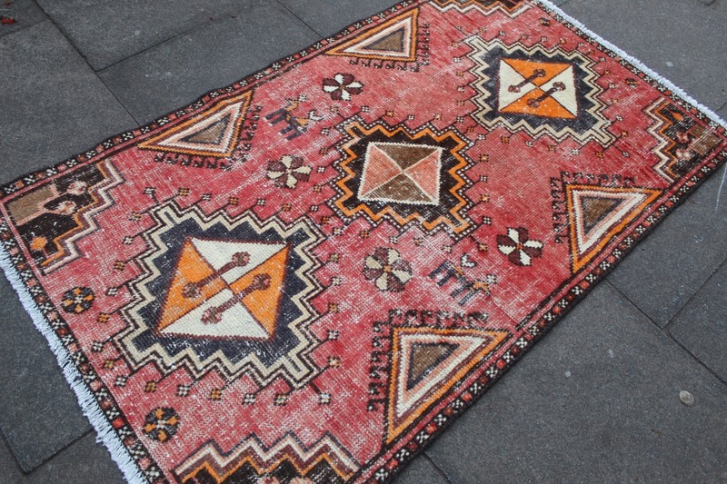 Vintage Worn Hand Made Traditional Oriental Wool Faded Red Rug 173x105cm gallery