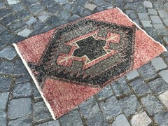 Turkish Vintage Small Rug Handmade Wool Bohemian Bath Mat Rug 1,9 x 2,9 ft