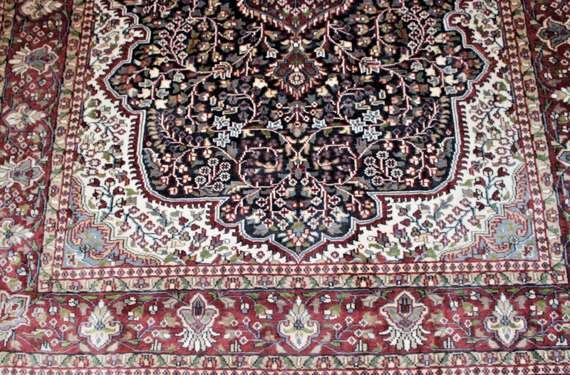 Vtg Oriental SILK Rug, Floral Medallion Design, Hand Knotted, 5'x7', EUC! gallery