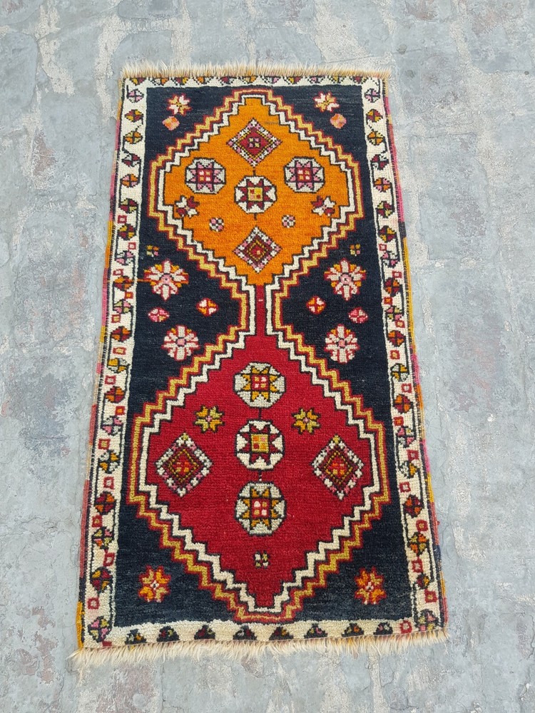 3'3"×1'8" ft Vintage mini Rug Nomadic/Oriental Tribal Rug Doormat low pile