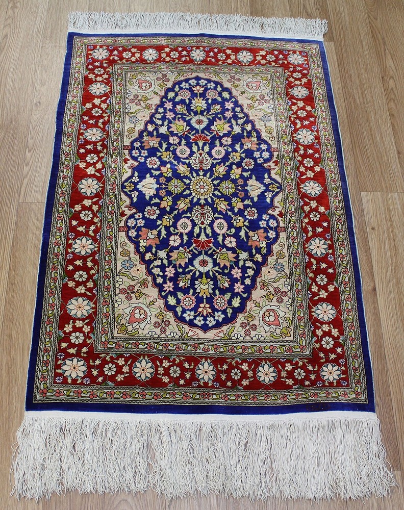 One of a Kind Master Piece Turkish Hereke silk rug signed by the maker 90 x 62cm