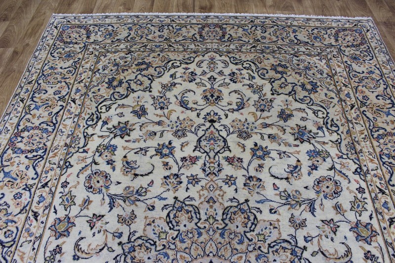 A good example of a Keshan carpet with fine floral design 300 x 197 cm gallery
