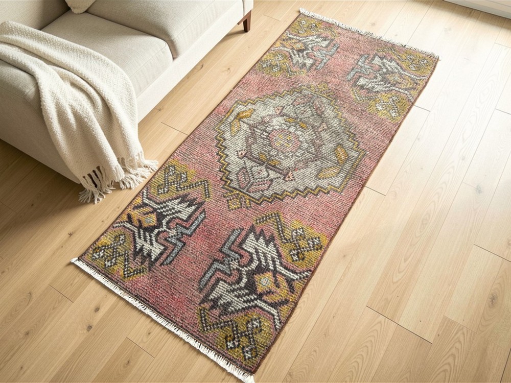 Small Handknotted Turkish Wool Rug: Vintage Bohemian Accent Mat 1,4 x 3,1 ft