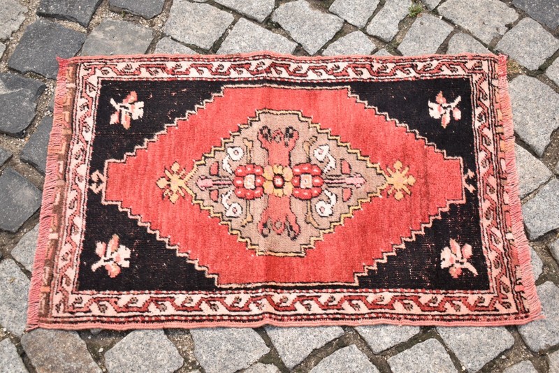 Vintage Turkish Rug 20'' X 29'' Anatolian Small Kirsehir Yastik Low Pile Rug gallery