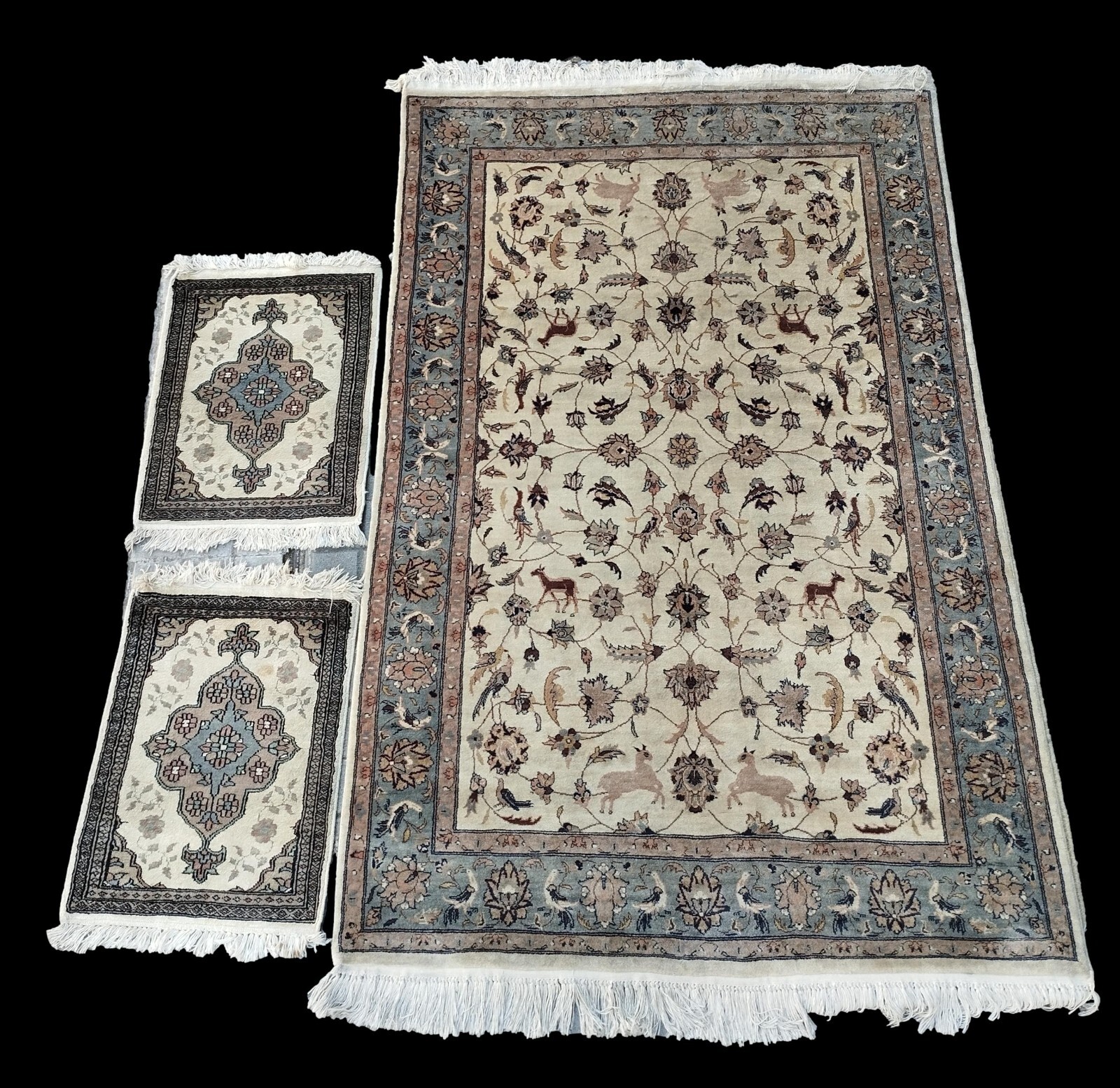ANTIQUE KASHMIRI CARPET. WOOL AND SILK OR VISCOSE. APPROX. 100 KNOTS-CM2.190X125 gallery