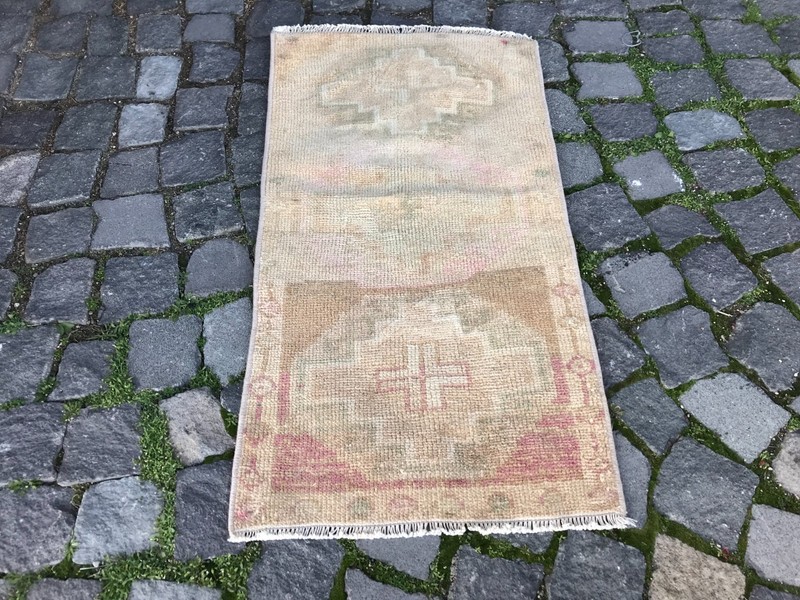Turkish Vintage Small Rug Handmade Wool Bohemian Bath Mat Rug 1,5 x 2,7 ft gallery