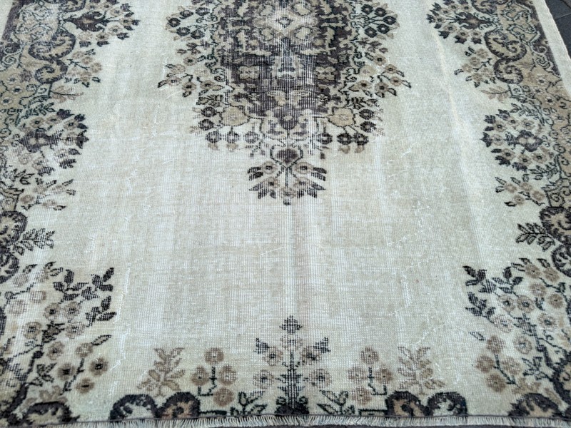 Neutral Beige Oushak Rug 5.9x7.8 ft | Rustic Farmhouse Turkish Carpet gallery