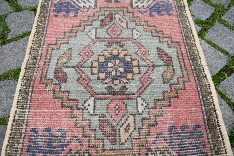 DoorMat Rug,1'6 x 3'1 ft,Turkish Rug, Vintage,Bohemian Rug, Anatolian Oushak Rug gallery
